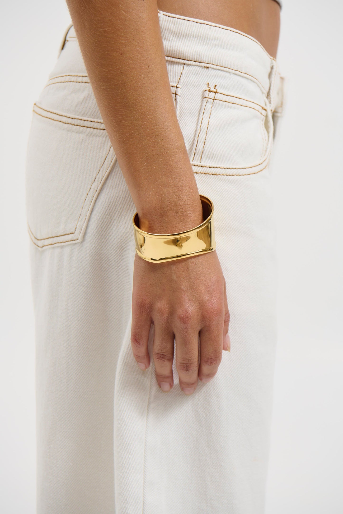 Metal Cuff Bangle Gold