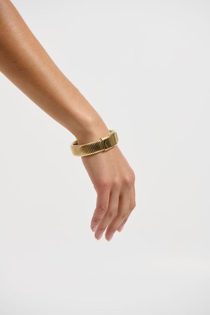 Bold Snake Magnetic Bangle Gold