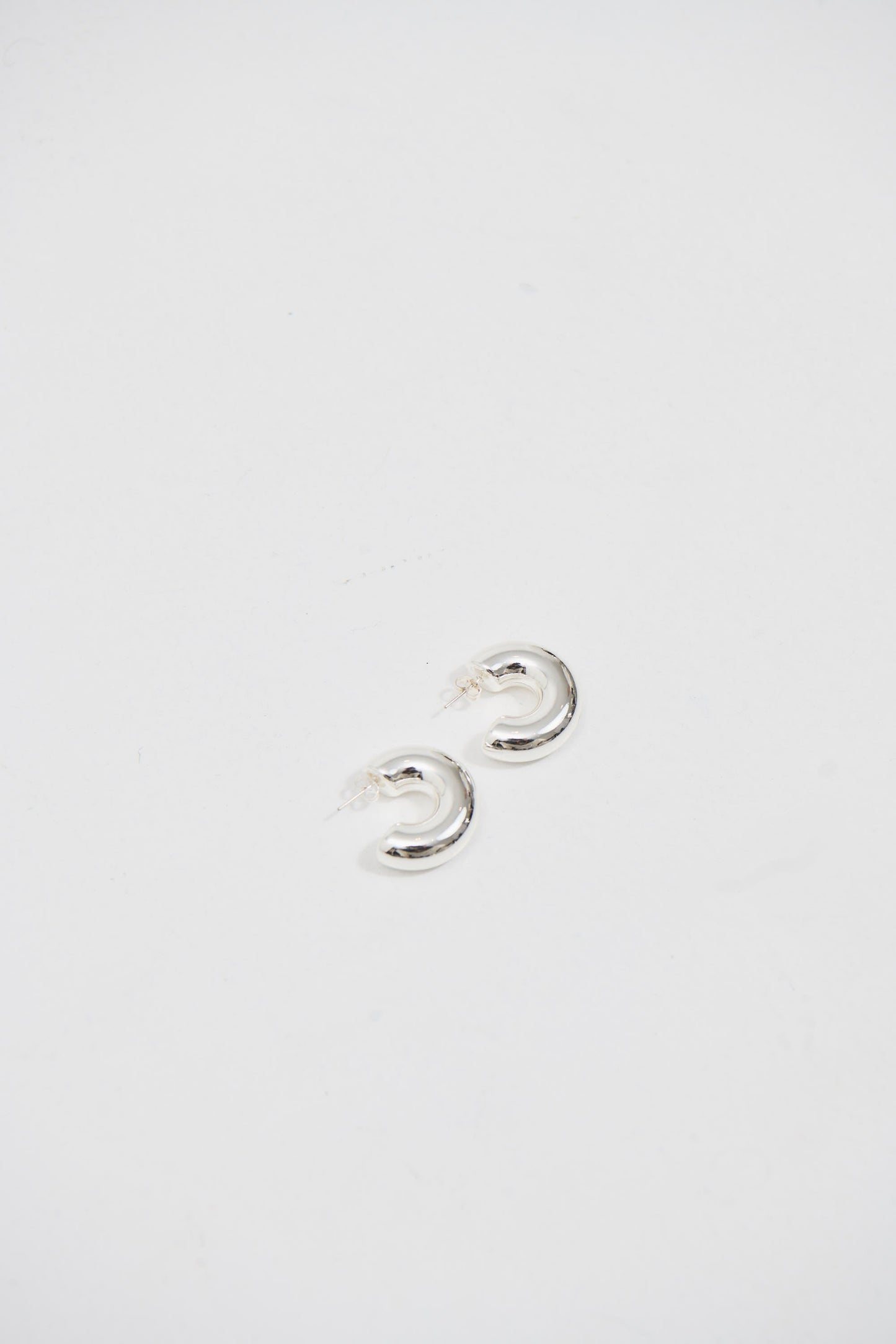 Bold Macaroni Loop Earring Silver