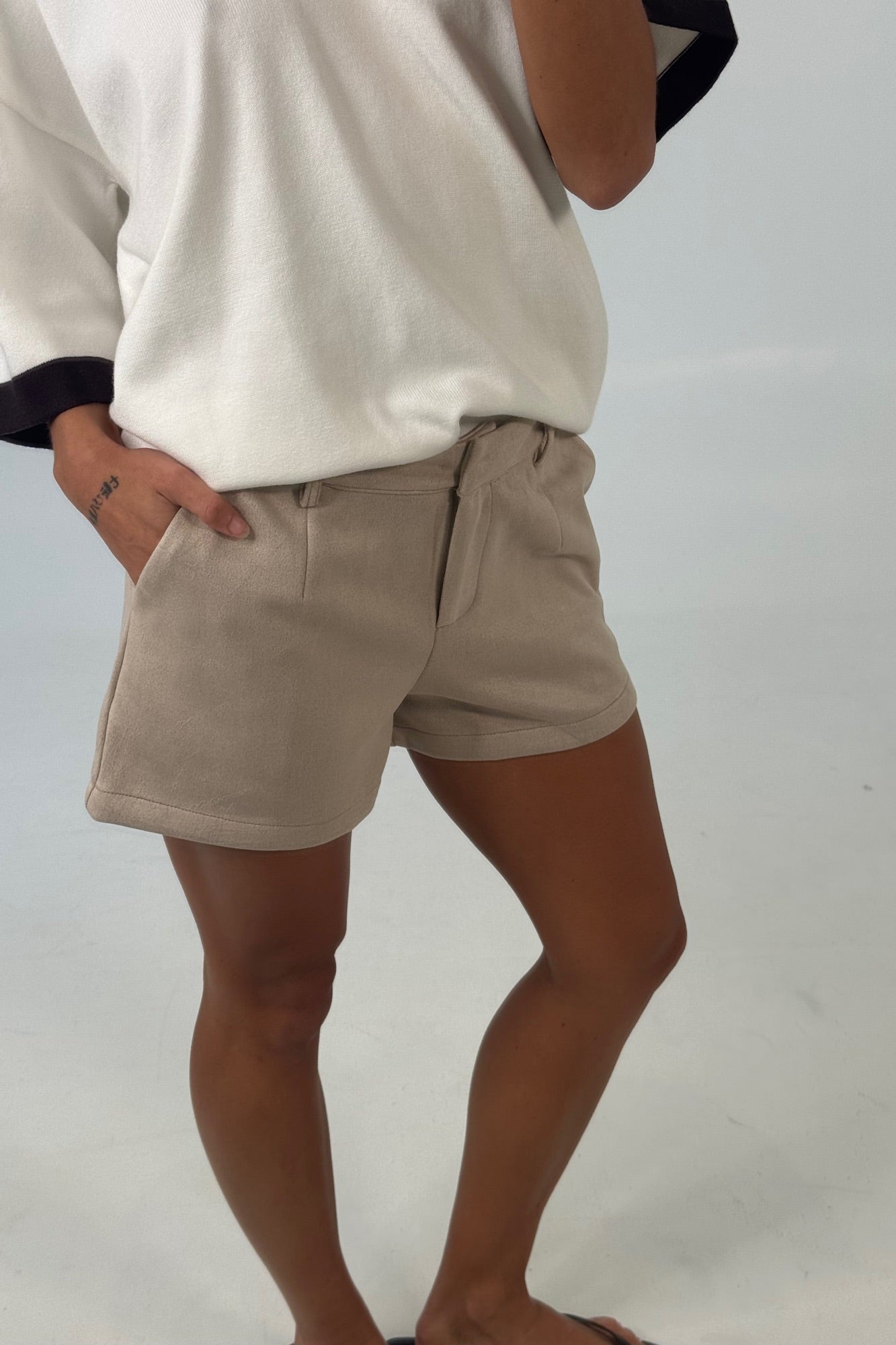 Lyra Short Beige